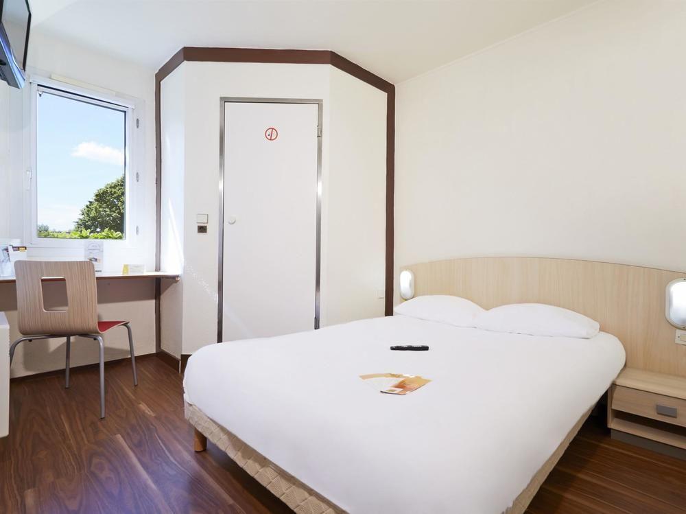 Hotel F1 Lyon Genay Massieux Exterior photo
